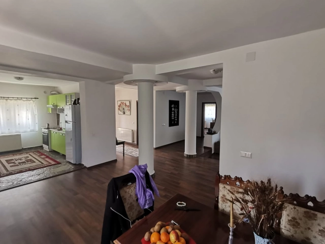 Apartament 7 camere - Bucium