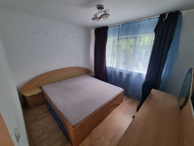 Apartament 4 camere - Tatarasi