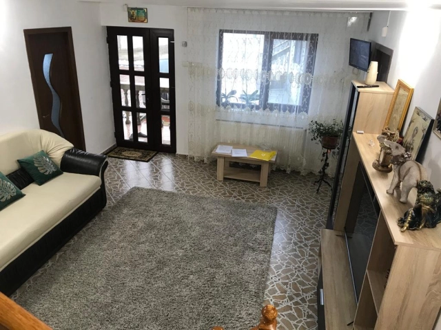 Apartament 5 camere - Miroslava