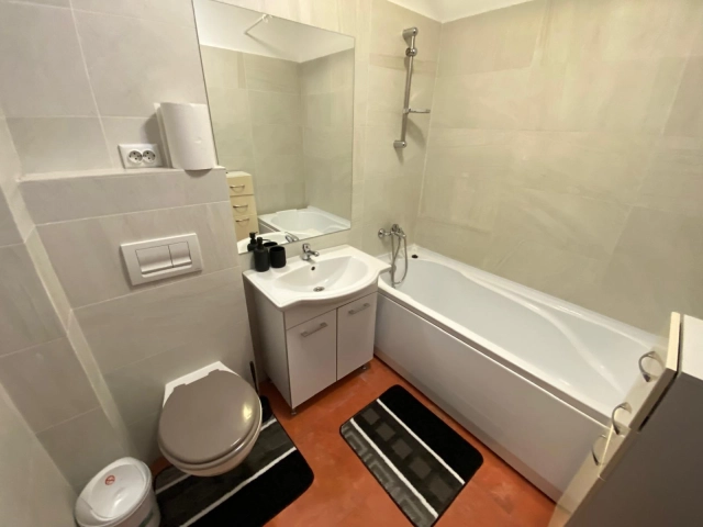 Apartament 3 camere - Centru