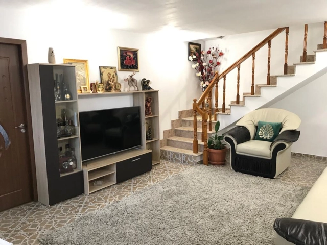 Apartament 5 camere - Miroslava