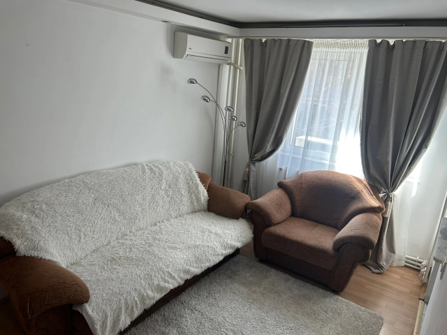 Apartament 3 camere - Podu Ros