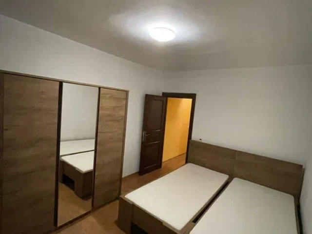Apartament 4 camere - Tatarasi