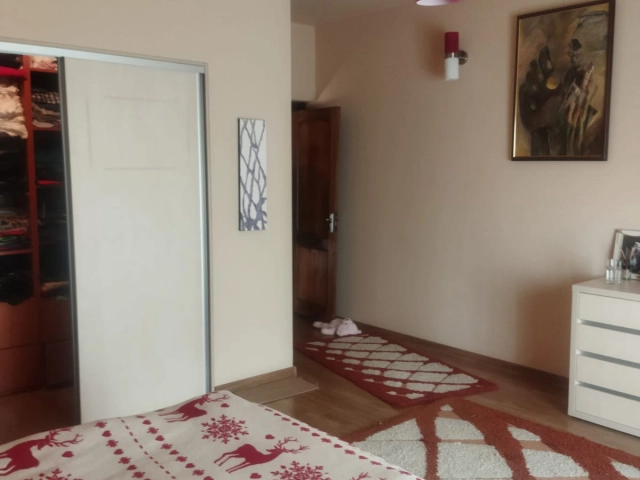 Apartament 5 camere - Tatarasi