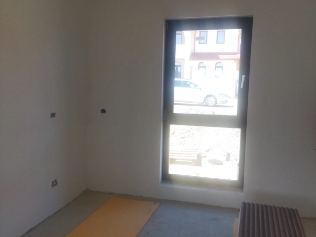 Apartament 4 camere - Miroslava