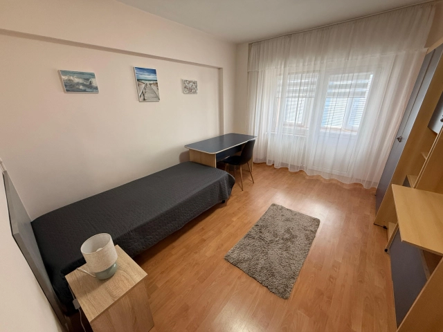 Apartament 4 camere - Pacurari