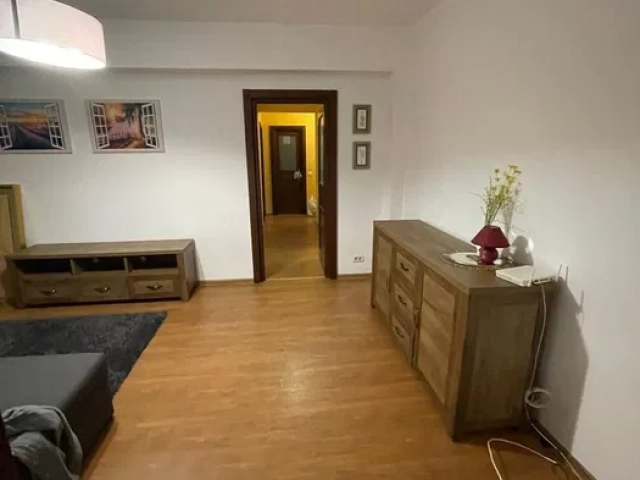 Apartament 4 camere - Tatarasi