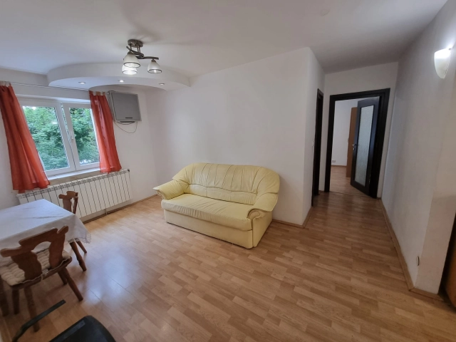 Apartament 4 camere - Tatarasi