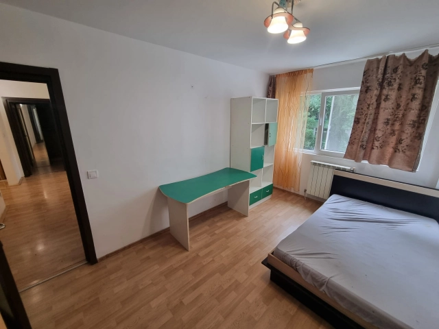Apartament 4 camere - Tatarasi
