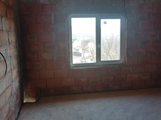 Apartament 4 camere - Miroslava