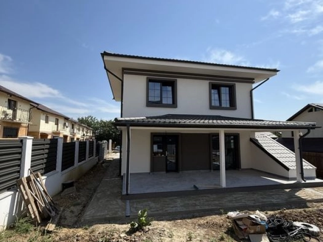 Apartament 4 camere - Miroslava