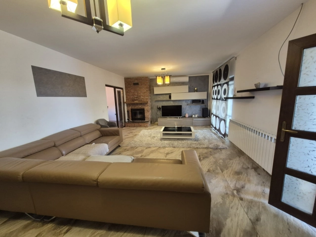 Apartament 5 camere - Miroslava