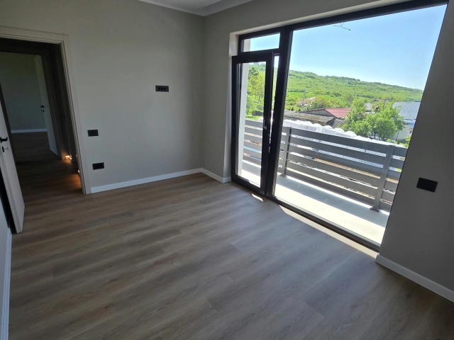 Apartament 5 camere - Miroslava