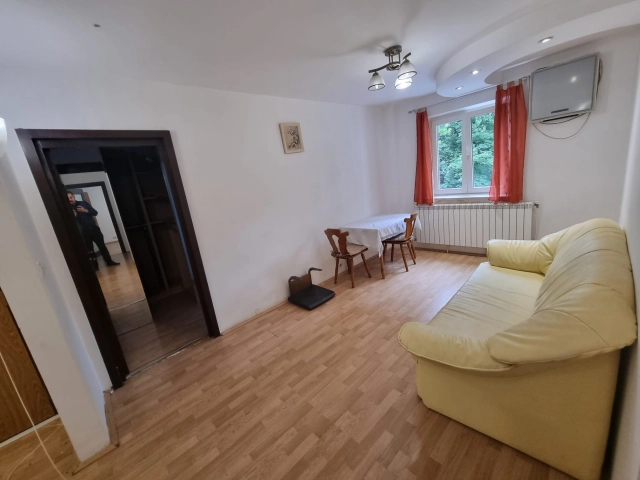 Apartament 4 camere - Tatarasi