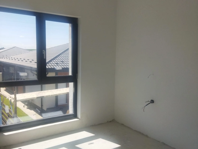 Apartament 4 camere - Miroslava