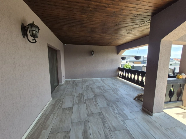 Apartament 5 camere - Miroslava