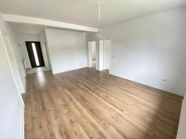 Apartament 4 camere - Miroslava