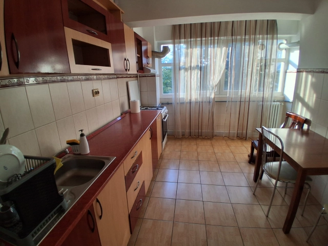 Apartament 3 camere - Centru