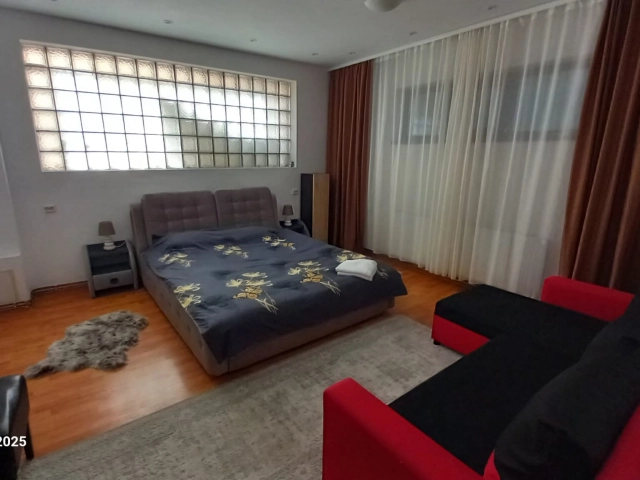 Apartament 9 camere - Tatarasi