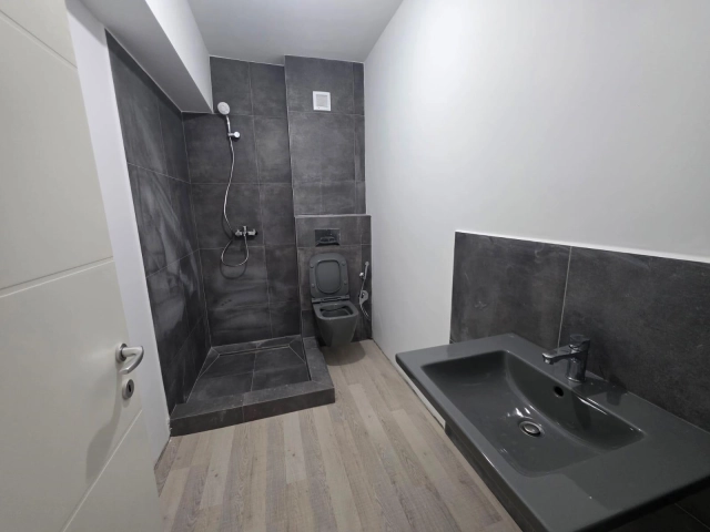Apartament 2 camere - Podul de Fier