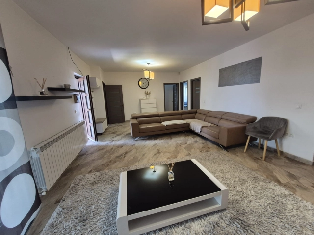 Apartament 5 camere - Miroslava