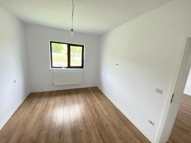 Apartament 4 camere - Miroslava