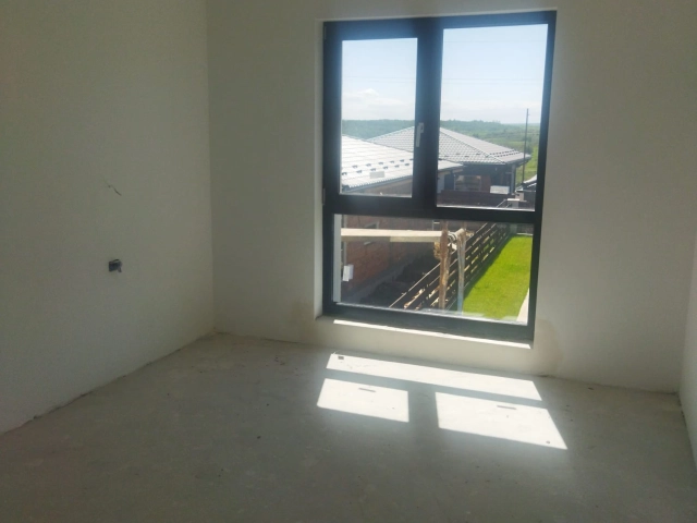 Apartament 4 camere - Miroslava