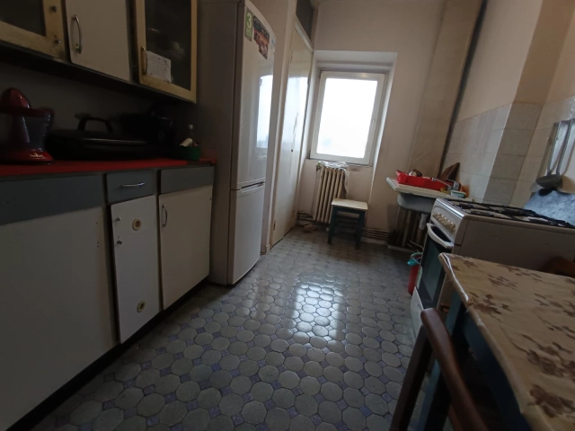 Apartament 3 camere - Centru