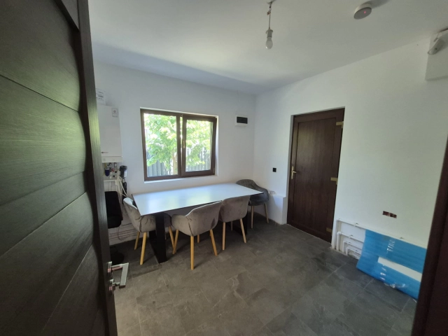 Apartament 5 camere - Miroslava