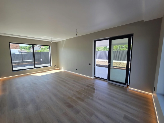 Apartament 5 camere - Miroslava