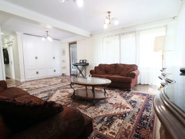 Apartament 3 camere - Centru