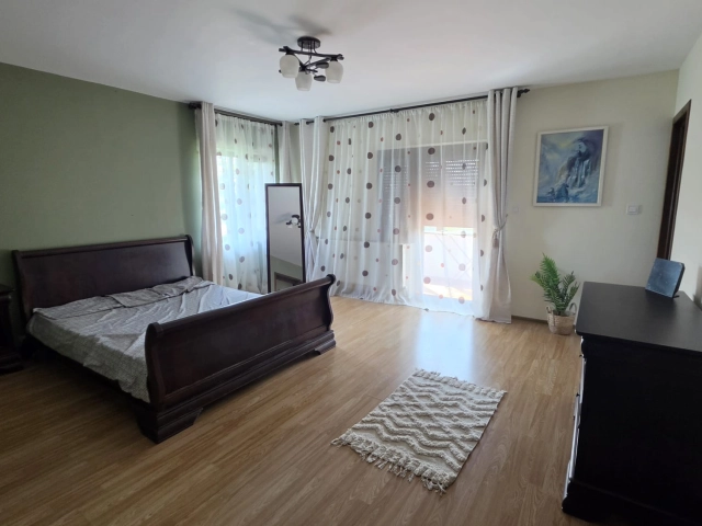 Apartament 4 camere - Tatarasi