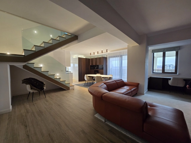 Apartament 4 camere - Centru