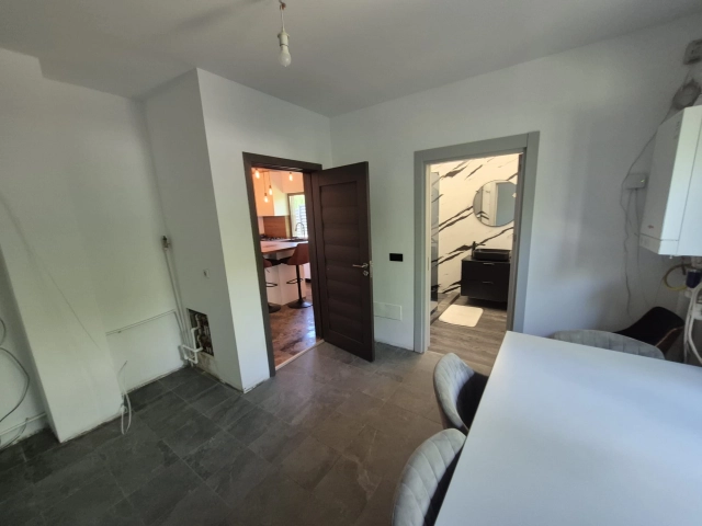 Apartament 5 camere - Miroslava