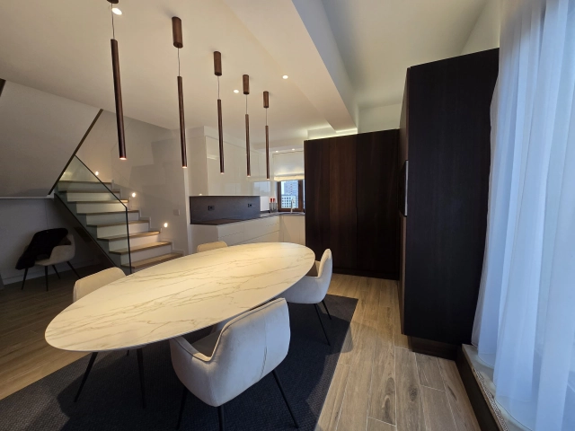 Apartament 4 camere - Centru