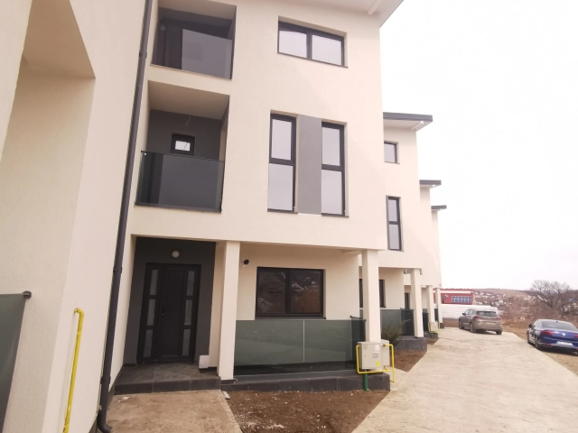 Apartament 4 camere - Bucium