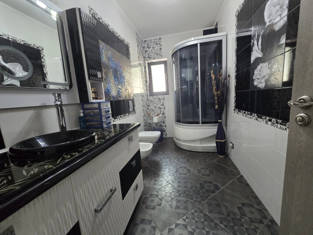 Apartament 5 camere - Visani