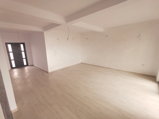 Apartament 4 camere - Bucium