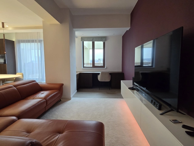 Apartament 4 camere - Centru