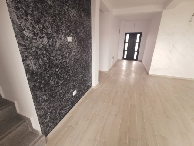 Apartament 4 camere - Bucium