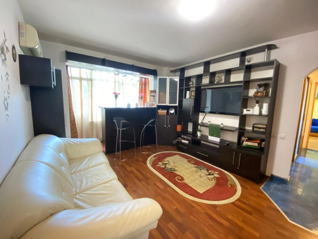 Apartament 3 camere - Podu Ros