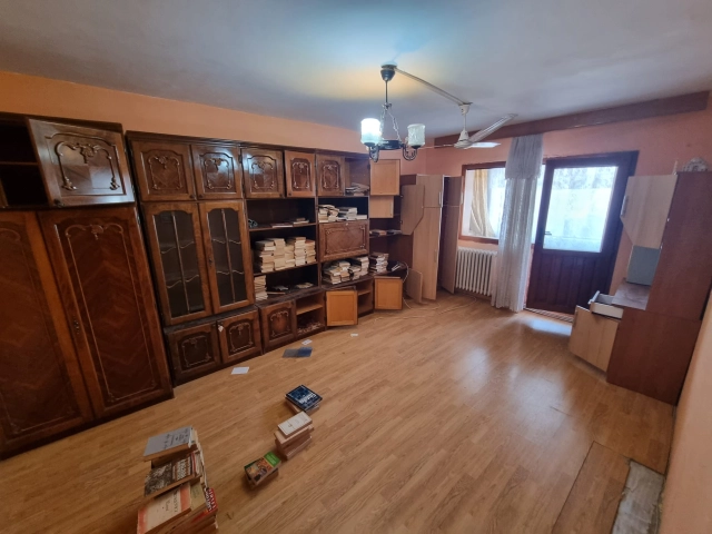 Apartament 4 camere - Tomesti