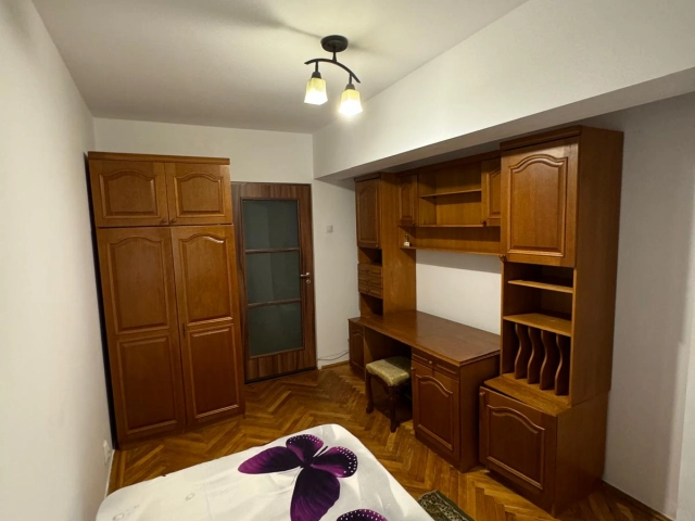 Apartament 3 camere - Centru