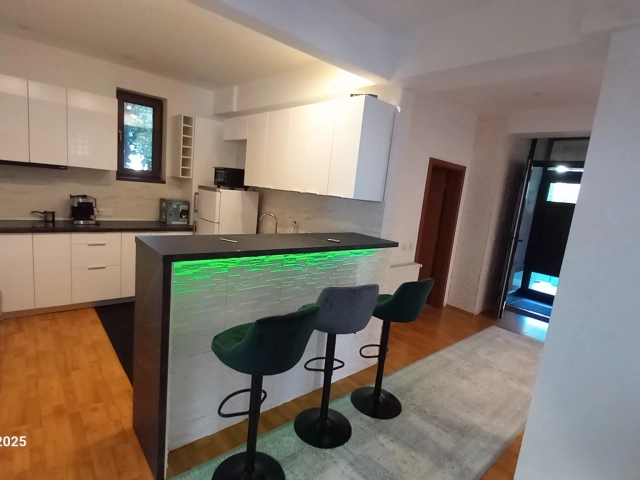 Apartament 9 camere - Tatarasi