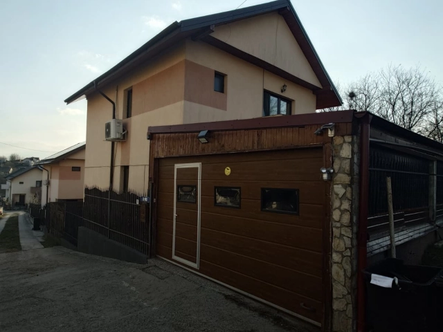 Apartament 3 camere - Miroslava
