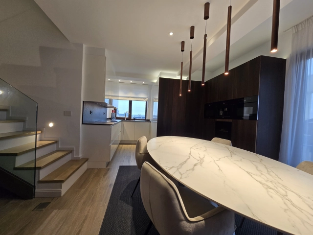 Apartament 4 camere - Centru
