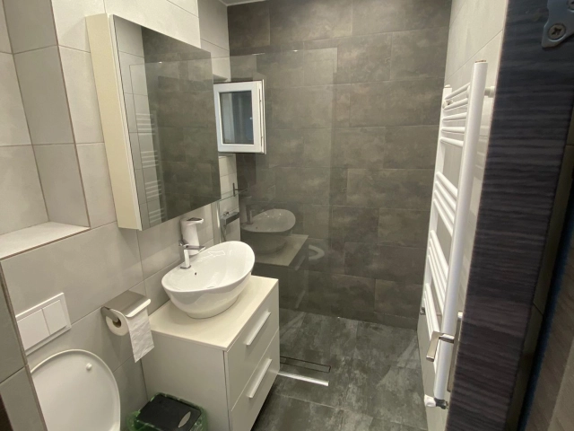 Apartament 3 camere - Podu Ros