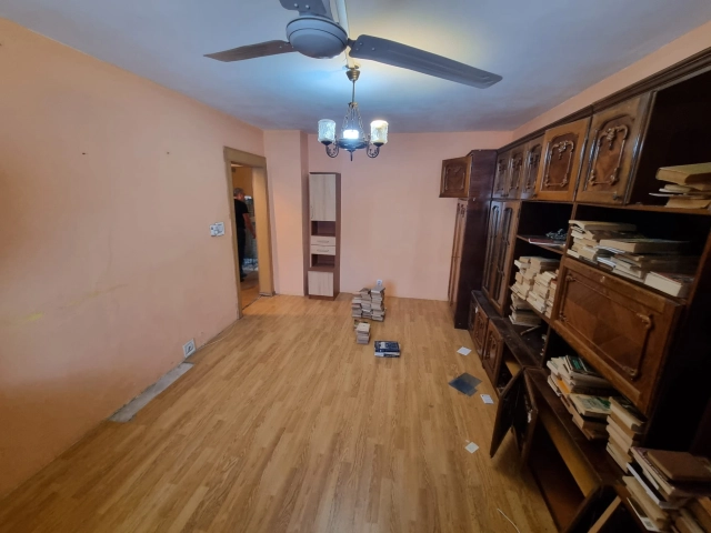 Apartament 4 camere - Tomesti
