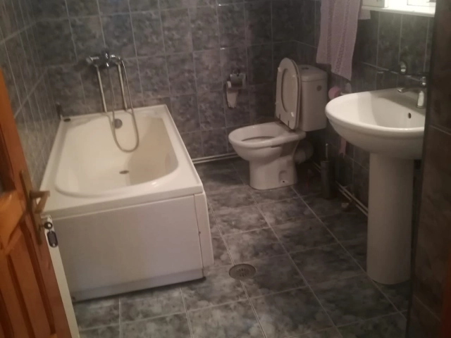 Apartament 4 camere - Bucium