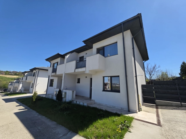 Apartament 4 camere - Bucium